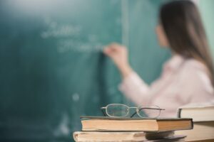 Brasil está entre países que pagam piores salários a professores no mundo